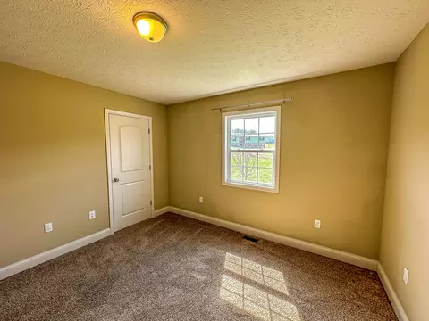 Bedroom - 170 Hickory Hill Dr, Corbin, KY 40701 photo 2 of 7