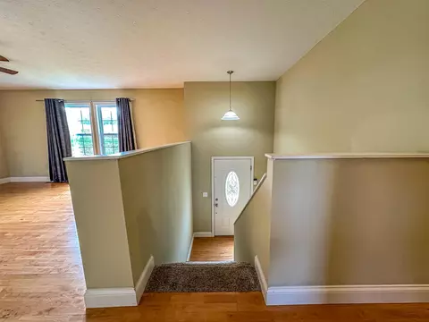 Entry Way - 170 Hickory Hill Dr, Corbin, KY 40701 photo 2 of 3
