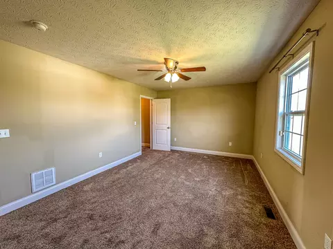 Bedroom - 170 Hickory Hill Dr, Corbin, KY 40701 photo 1 of 7