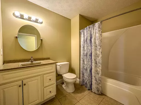 Bath - 170 Hickory Hill Dr, Corbin, KY 40701 photo 2 of 2