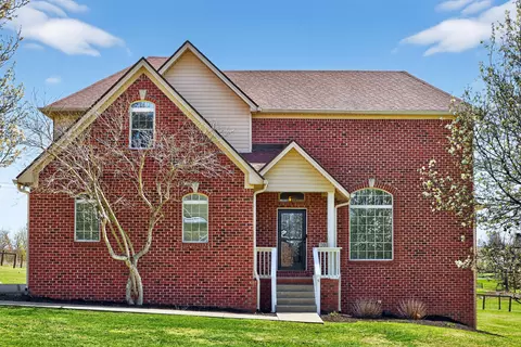 201 Squires Pointe Rd, Paris, KY 40361