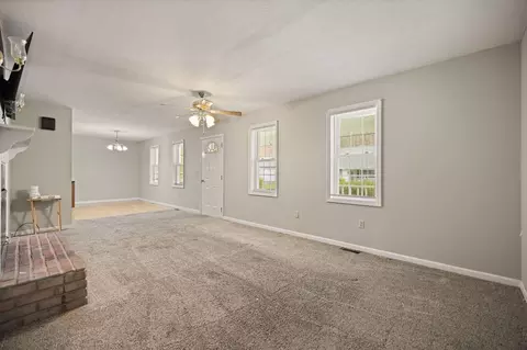 Living - 703 Knapp Ave, Morehead, KY 40351 photo 2 of 6
