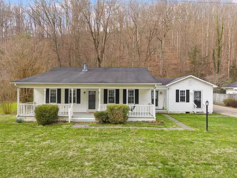 Exterior - 703 Knapp Ave, Morehead, KY 40351 photo 2 of 7