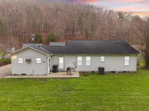 Exterior - 703 Knapp Ave, Morehead, KY 40351 photo 4 of 7