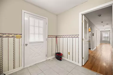 Entry Way - 703 Knapp Ave, Morehead, KY 40351 photo 4 of 4