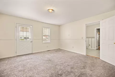 Living - 703 Knapp Ave, Morehead, KY 40351 photo 6 of 6