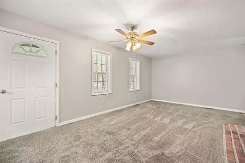 Living - 703 Knapp Ave, Morehead, KY 40351 photo 3 of 6