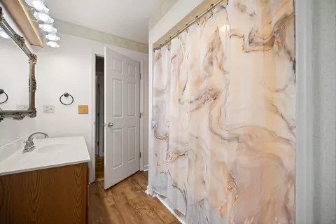Bath - 703 Knapp Ave, Morehead, KY 40351 photo 3 of 4