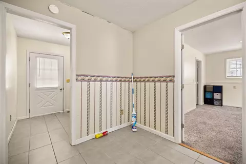 Entry Way - 703 Knapp Ave, Morehead, KY 40351 photo 3 of 4