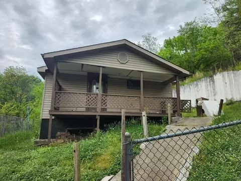 30 Moonlight Hl, Hazard, KY 41701 photo 2