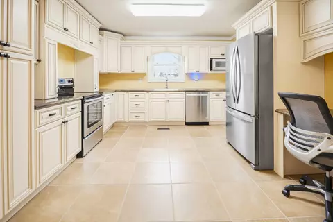 Kitchen - 601 Moberly Bend Rd, Corbin, KY 40701 photo 1 of 3