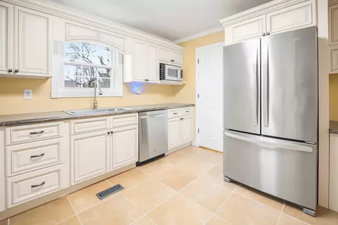 Kitchen - 601 Moberly Bend Rd, Corbin, KY 40701 photo 3 of 3