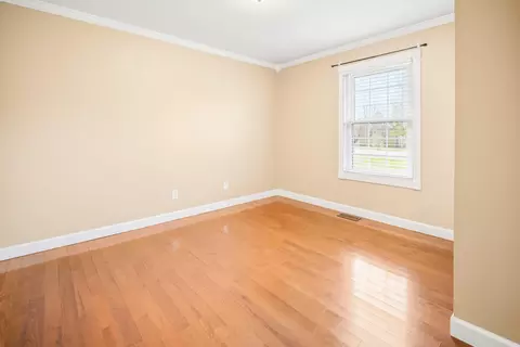 Bedroom - 601 Moberly Bend Rd, Corbin, KY 40701 photo 3 of 7