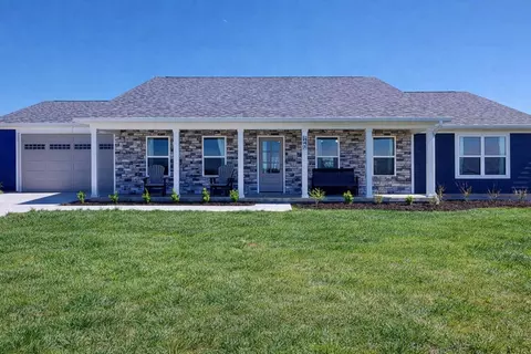 541 Beacon St, Russell Springs, KY 42642