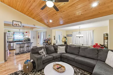 Entry Way - 313 W 8th St, Corbin, KY 40701 photo 1 of 4