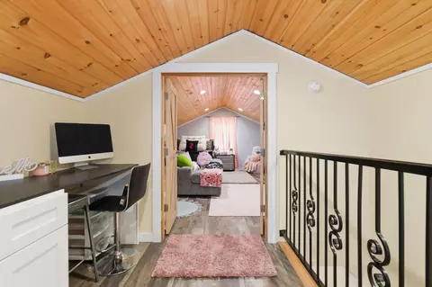 Entry Way - 313 W 8th St, Corbin, KY 40701 photo 3 of 4