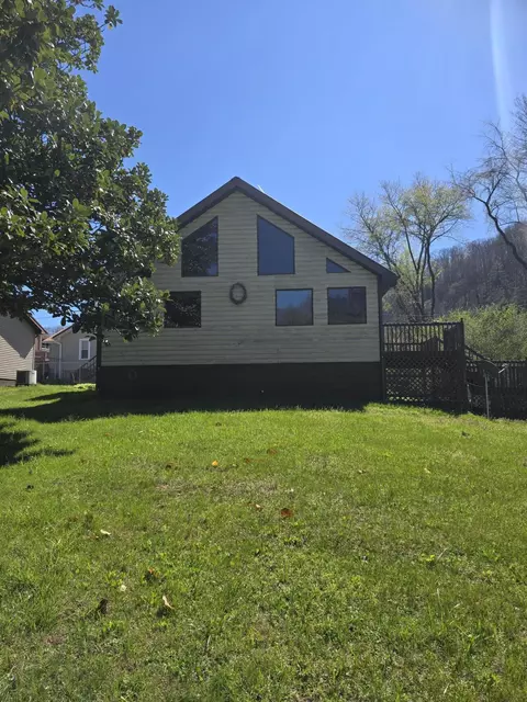 217 219 Elizabeth Dr, Hazard, KY 41701