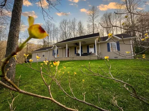 2563 Schoolhouse Hill Rd, Mount Vernon, KY 40456