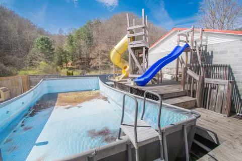Exterior - 706 Abner Fork Rd, Belcher, KY 41513 photo 5 of 9