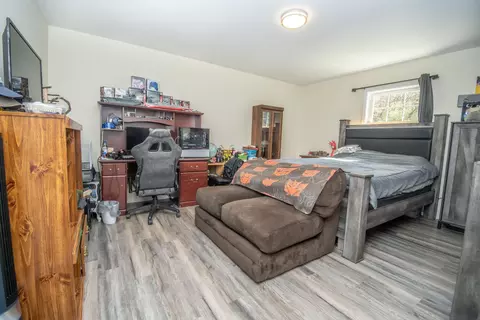 Bedroom - 706 Abner Fork Rd, Belcher, KY 41513 photo 3 of 4
