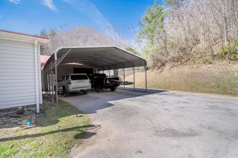 Exterior - 706 Abner Fork Rd, Belcher, KY 41513 photo 8 of 9