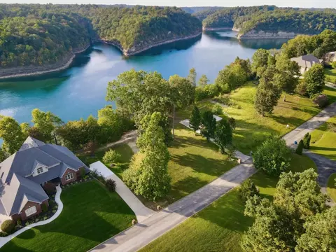 670 Water Cliff Dr, Somerset, KY 42501
