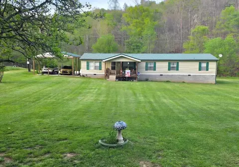 2246 Asa Creek Rd, Hagerhill, KY 41222