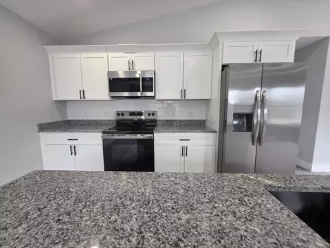 Kitchen - 616 Gordon St, Corbin, KY 40701 photo 2 of 4