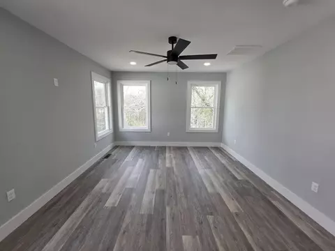 Living - 616 Gordon St, Corbin, KY 40701 photo 2 of 2