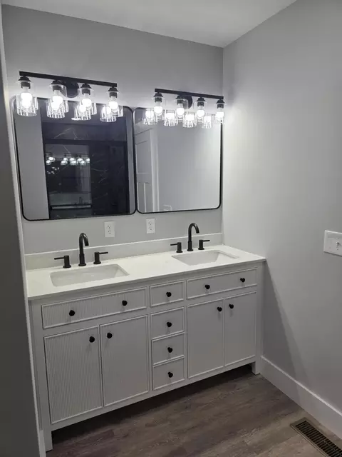 Bath - 616 Gordon St, Corbin, KY 40701 photo 3 of 4