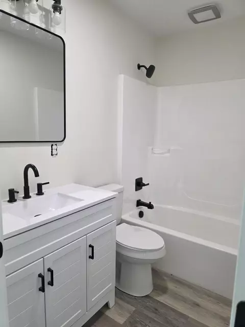 Bath - 618 Gordon St, Corbin, KY 40701 photo 1 of 4