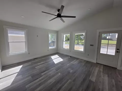 Living - 618 Gordon St, Corbin, KY 40701 photo 1 of 1