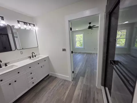 Bath - 618 Gordon St, Corbin, KY 40701 photo 4 of 4