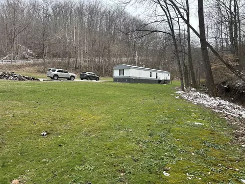 3252 Scotts Branch Rd, Vanceburg, KY 41179