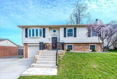 228 Holiday Rd, Winchester, KY 40391
