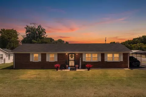 1210 Peacock Rd, Paris, KY 40361