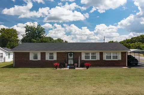 1210 Peacock Rd, Paris, KY 40361