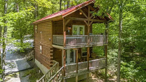 480 Village Dr, Campton, KY 41301