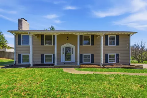 932 Hill Rd, Paris, KY 40361
