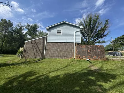 2004 Rockwood Rd, Richmond, KY 40475