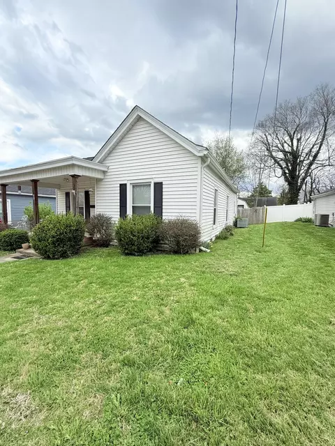 Exterior - 143 E 8th St, Paris, KY 40361 photo 2 of 7