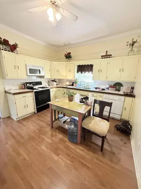 Kitchen - 143 E 8th St, Paris, KY 40361 photo 1 of 2