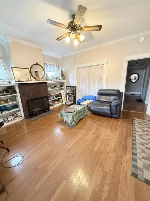 Living - 143 E 8th St, Paris, KY 40361 photo 1 of 3
