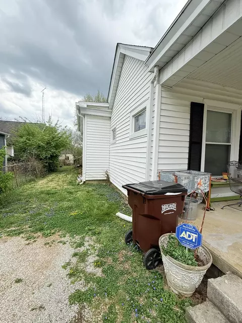 Exterior - 143 E 8th St, Paris, KY 40361 photo 3 of 7