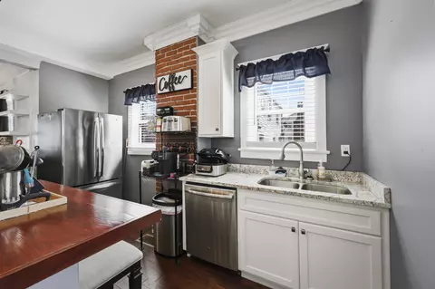 Kitchen - 206 E Grundy Ave, Springfield, KY 40069 photo 2 of 3
