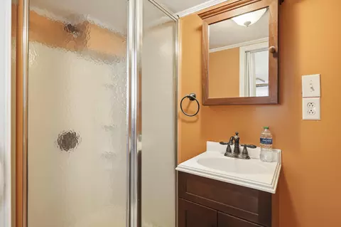 Bath - 206 E Grundy Ave, Springfield, KY 40069 photo 4 of 4
