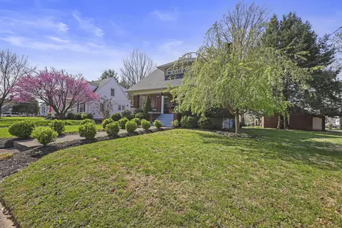 Exterior - 206 E Grundy Ave, Springfield, KY 40069 photo 4 of 11