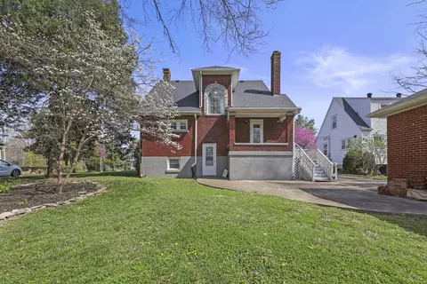 Exterior - 206 E Grundy Ave, Springfield, KY 40069 photo 5 of 11