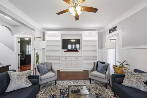 Living - 206 E Grundy Ave, Springfield, KY 40069 photo 4 of 5