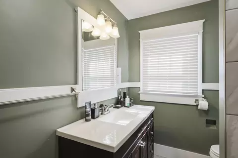 Bath - 206 E Grundy Ave, Springfield, KY 40069 photo 2 of 4